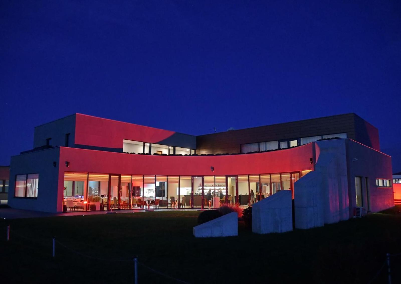 Mg Restaurace/Luxury Apartments Mladá Boleslav Exteriör bild