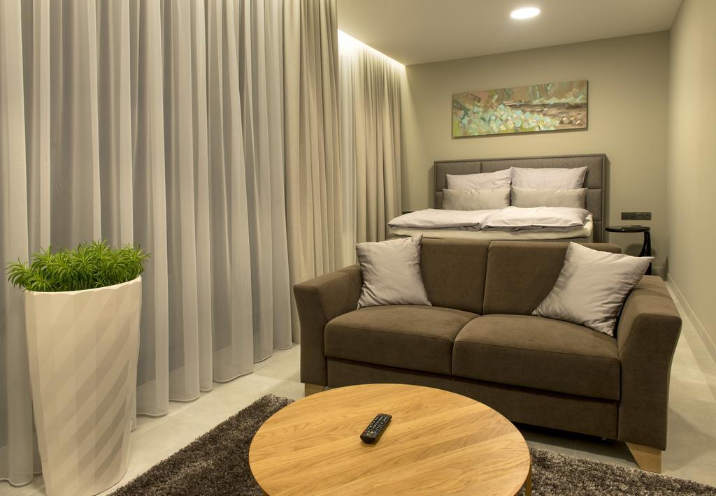 Mg Restaurace/Luxury Apartments Mladá Boleslav Exteriör bild